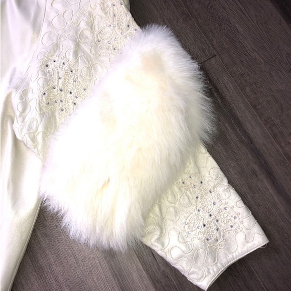 Absolutely stunning full length leather fur and jewels - Picture 4 of 6